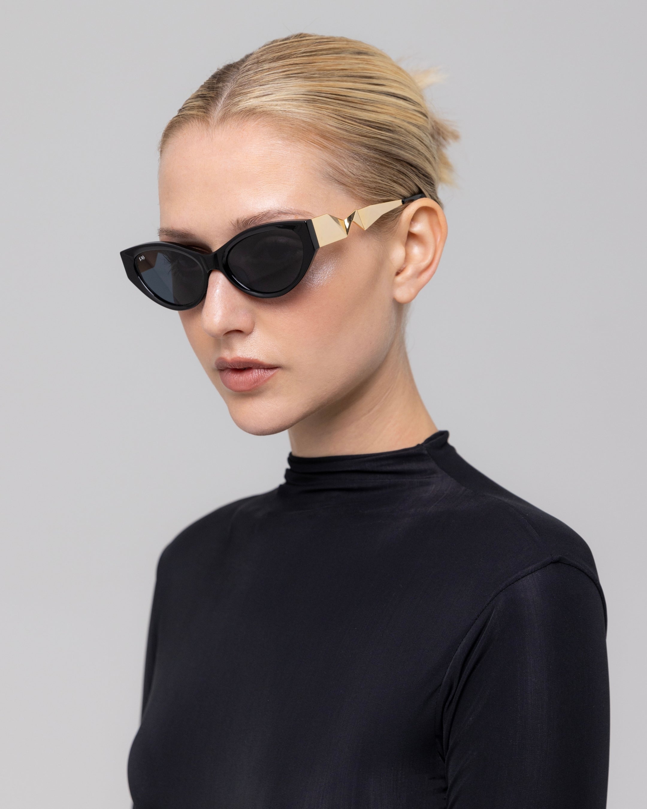 Unfold Sunglasses - For Art display picture 1