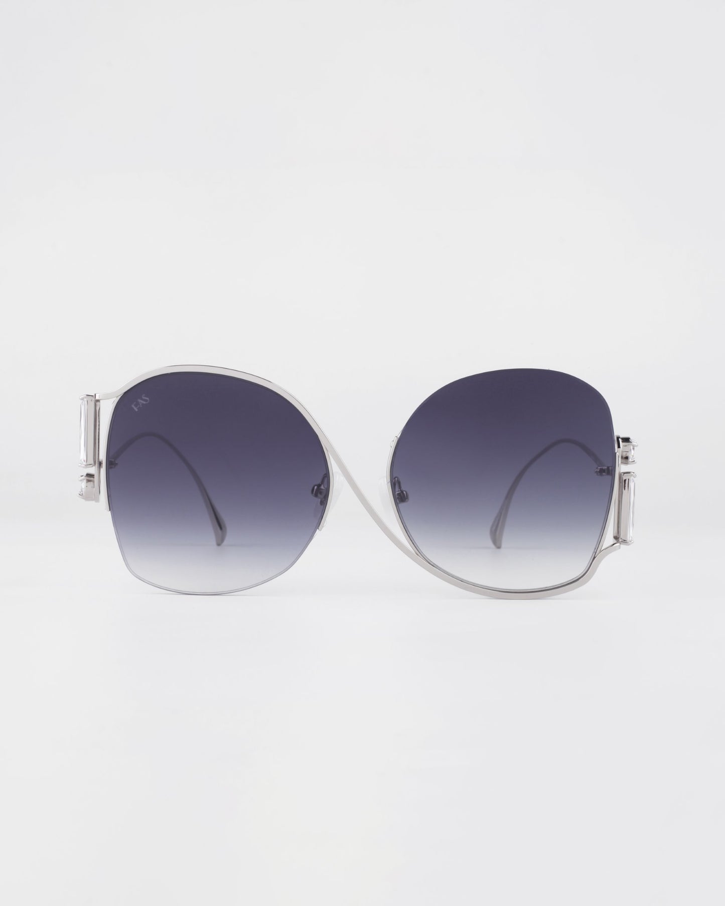 The Sapphire Sunglasses in Black. Front view. 