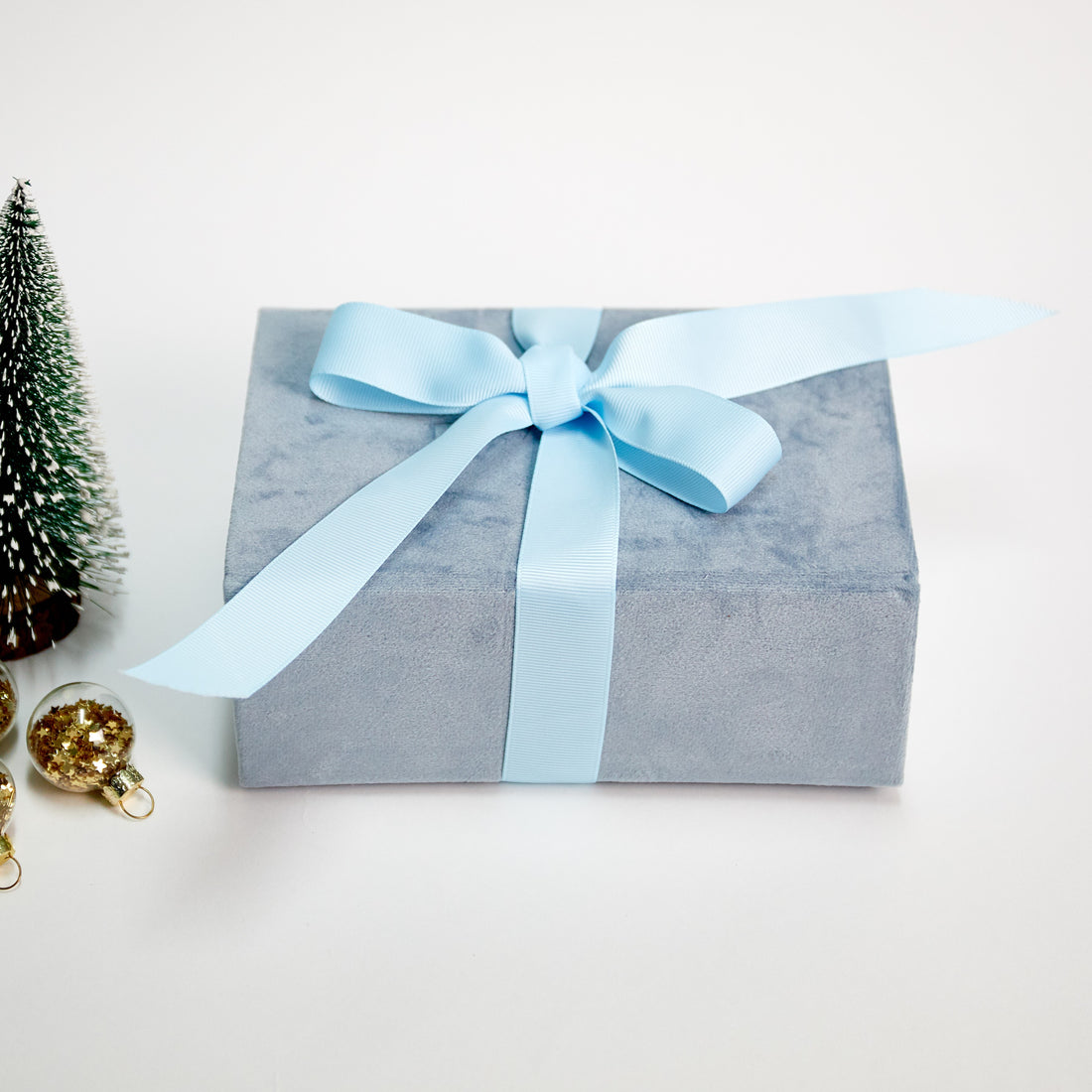THE CHRISTMAS LIST